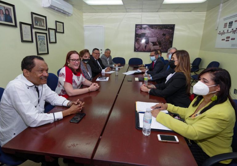 PRD recibe a comisión JCE que investiga denuncias sobre compra de alcaldes