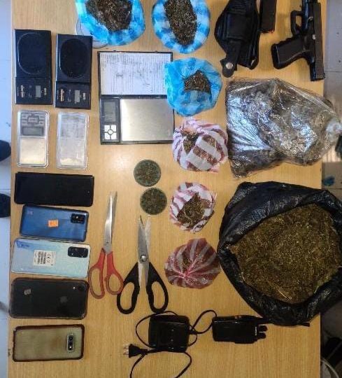 PN y MP ocupan drogas, un arma de fuego y dinero en efectivo en dos allanamientos en provincia Peravia