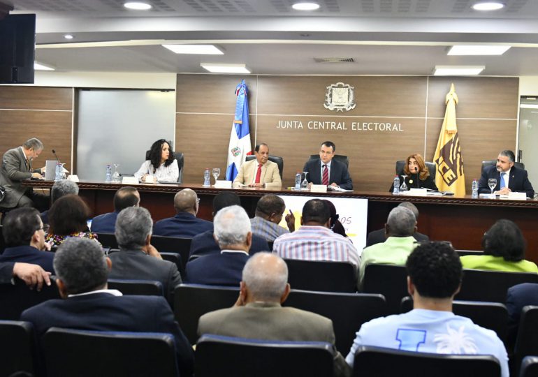 Pleno de la JCE realiza audiencia pública con organizaciones políticas para tratar sobre equipos a utilizar en elecciones de 2024