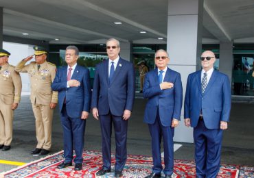 Abinader convoca al CES tras acuerdo con expresidentes por crisis haitiana
