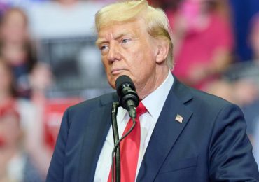 Trump exige investigar a artistas que respaldaron campaña de Kamala Harris