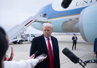 Trump acusa duramente a la Corte Suprema tras impedirle reanudar la expulsión de venezolanos