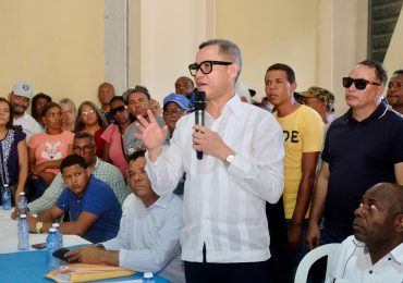 Ministro de Trabajo garantiza entrega transparente del bono navideño a portuarios