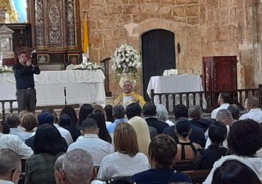 El Partido Revolucionario Dominicano conmemora con misa el 27 aniversario del fallecimiento de Peña Gómez