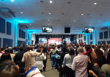 Pastor Miguel Bogaert llama al pueblo a confiar más en Dios y dejar de perseguir lo material