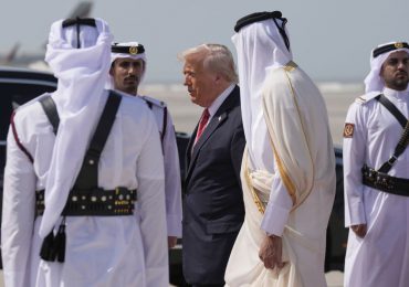 Trump es recibido por el emir de Qatar en su primera visita oficial al país