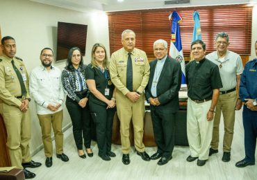 Arzobispo Francisco Ozoria realiza visita de cortesía al director general de Migración