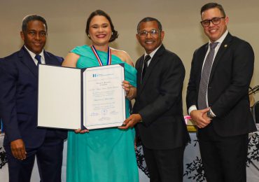 Celebran investidura de 21 nuevos especialistas en el Hospital Materno Dra. Evangelina Rodríguez