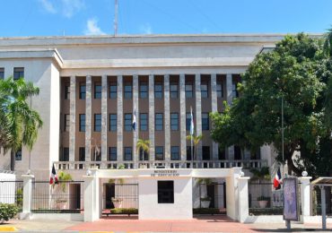Educación amonesta a directora de centro educativo por incumplimiento de protocolos