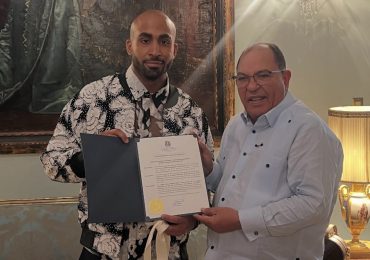 Caramelo recibe reconocimiento del Consulado Dominicano en Puerto Rico