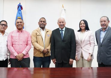 Ministerio de Educación presenta plataforma para postulación de vacantes docentes