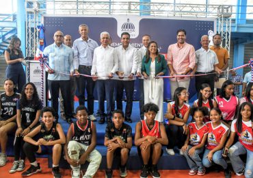 Ministro de Deportes entrega Multiuso Garibaldi Almonte totalmente remozado