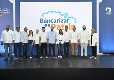 Banreservas lleva bancarizar es Patria al barrio Los Mina